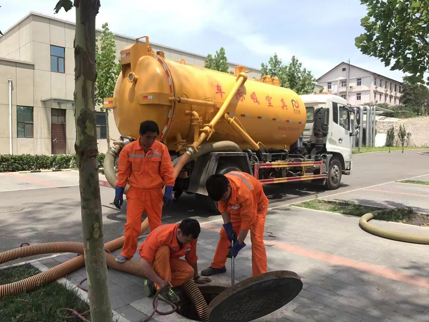 巴彦化粪池清理与5-8吨吸粪车施工效率分析